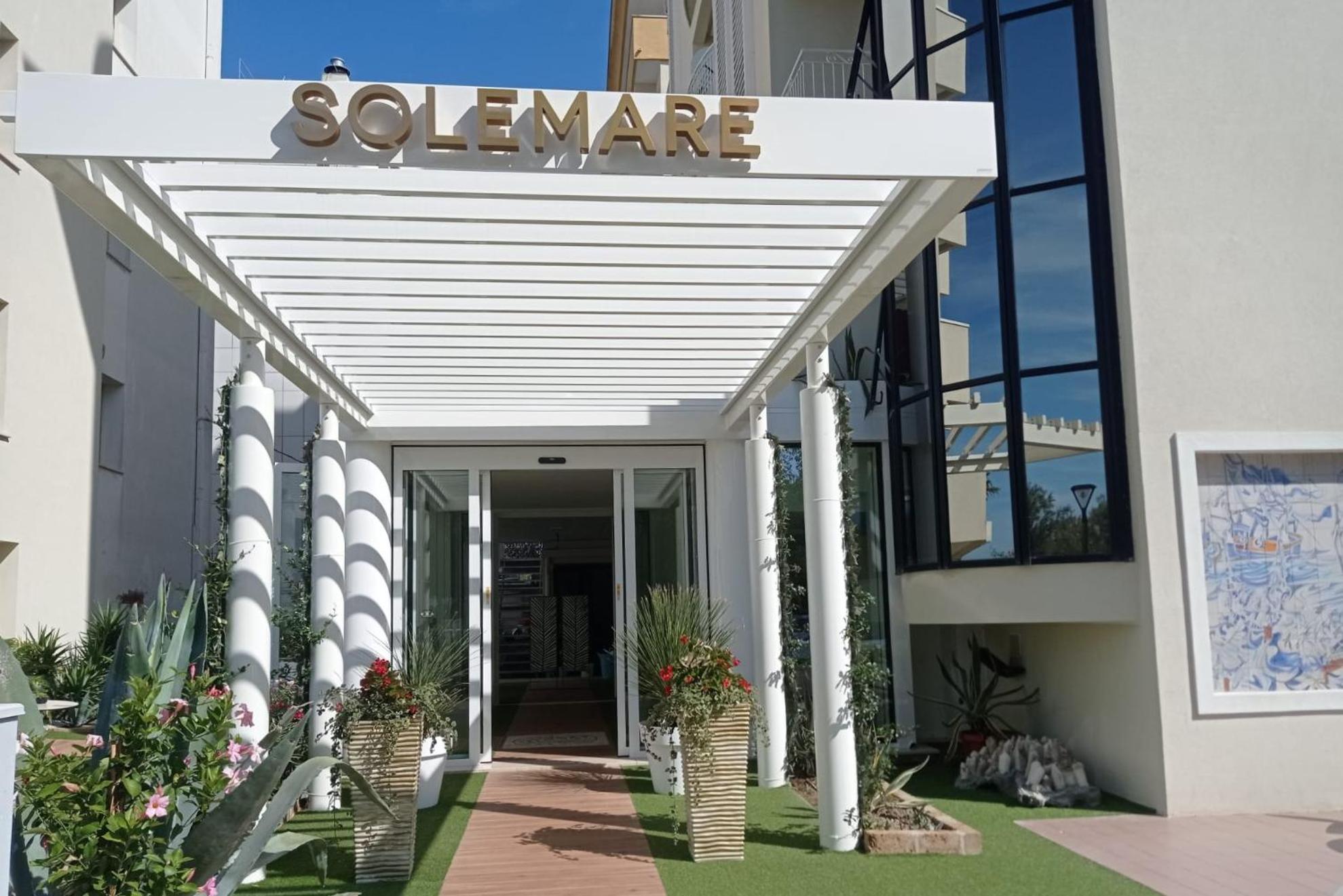 Solemare Hotel E Residence Мізано-Адріатіко Екстер'єр фото